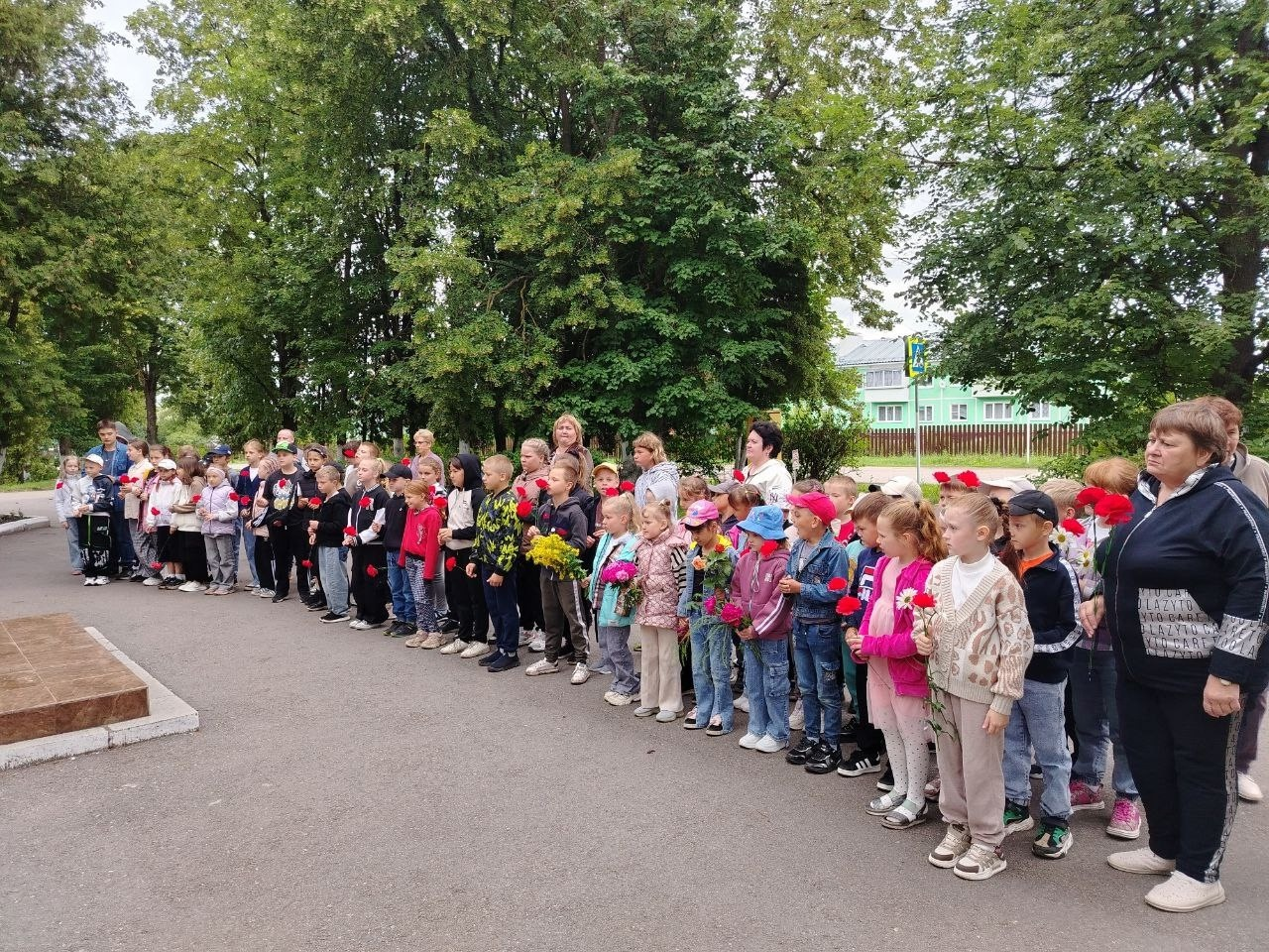 День Памяти и Скорби.  Митинг-реквием &amp;quot;Память сильнее времени&amp;quot;. Возложение цветов к Братской могиле.
