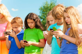 Онлайн-семинар для родителей &quot;Ваш ребенок не выпускает телефон из рук?&quot;.