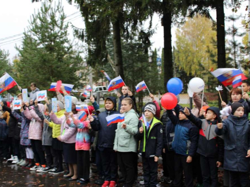 Архангельская школа включилась в региональный флешмоб  «В единстве наша сила».