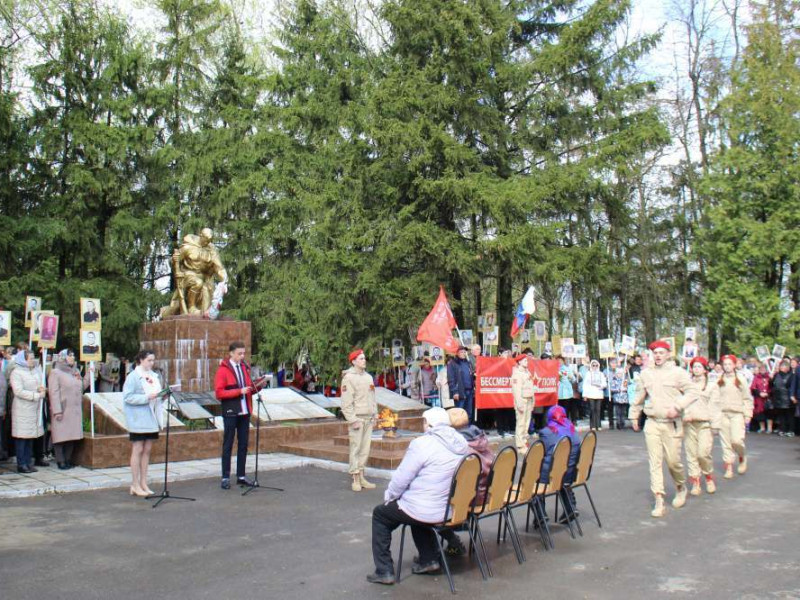 Юнармейцы Архангельской школы встали в Почетный караул  у Вечного Огня.